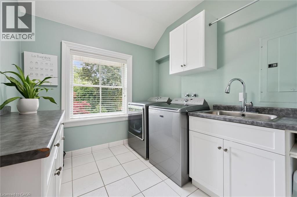 












66 GRANGE Street

,
Guelph,




Ontario
N1E2V2

