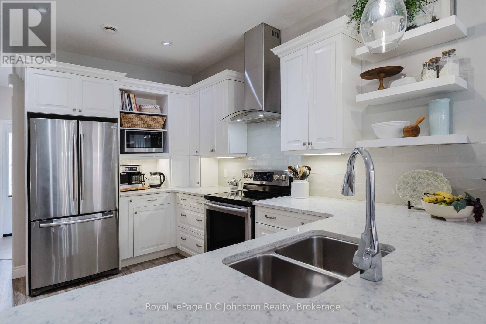 












221 GRENVILLE STREET S

,
Saugeen Shores,




Ontario
N0H2L0

