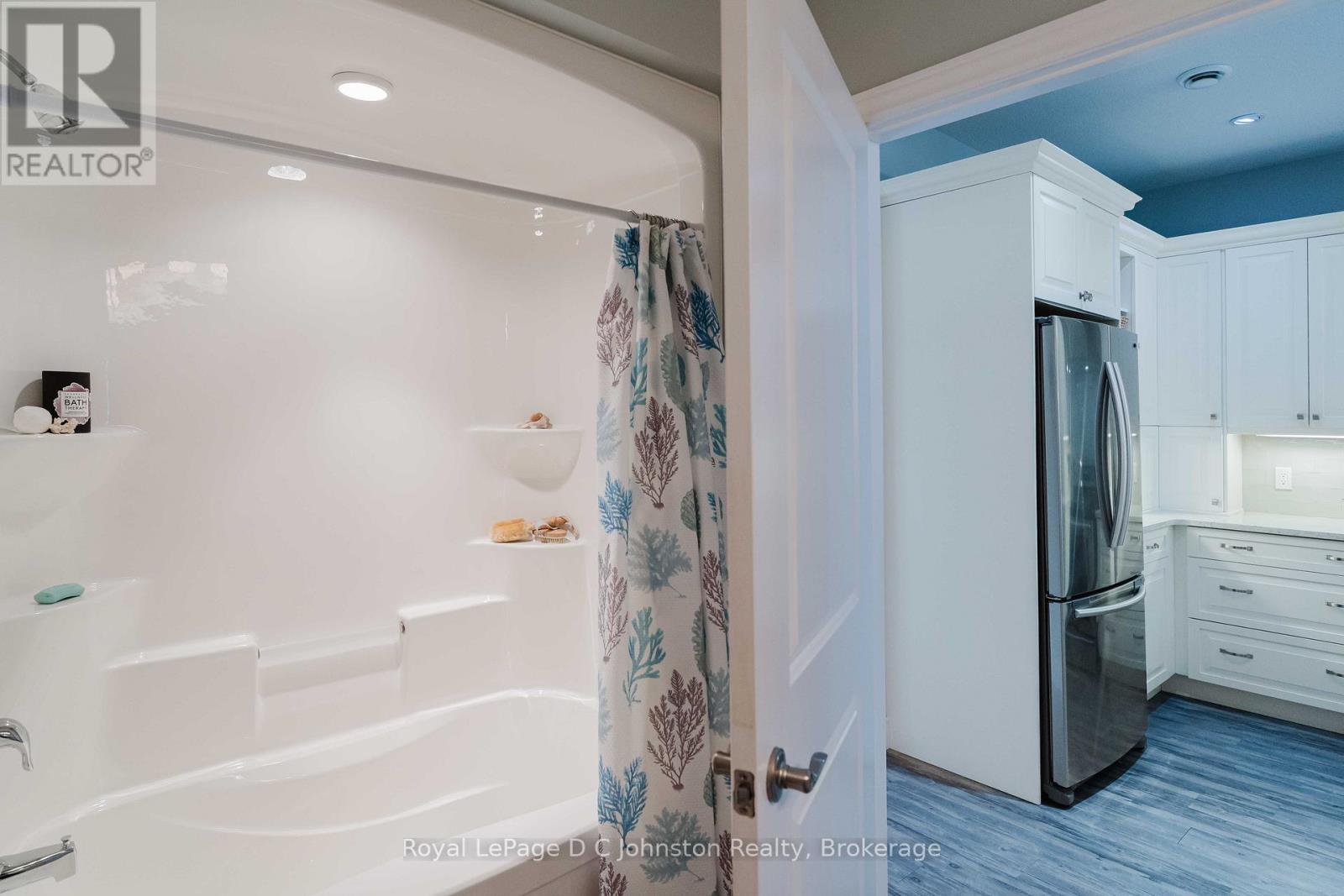 












221 GRENVILLE STREET S

,
Saugeen Shores,




Ontario
N0H2L0

