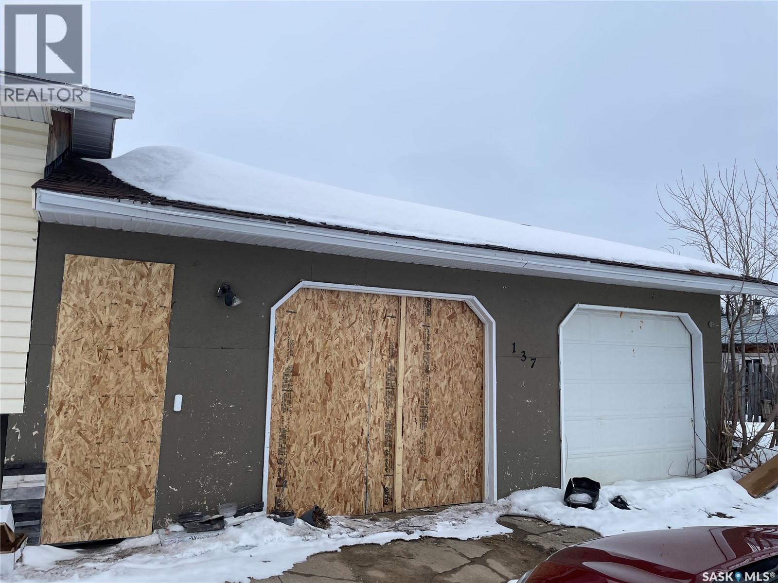 












137 1st STREET W

,
Pierceland,




Saskatchewan
S0M2K0

