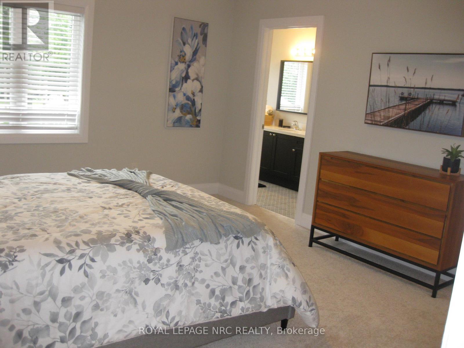 












4839 PETTIT AVENUE

,
Niagara Falls (Morrison),




Ontario
L2E0B7

