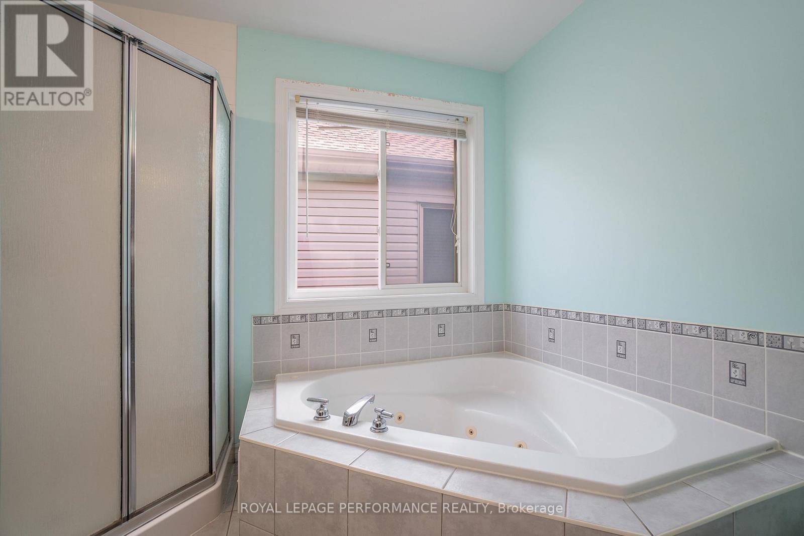 












270 TRAIL SIDE CIRCLE

,
Ottawa,




Ontario
K4A5B1

