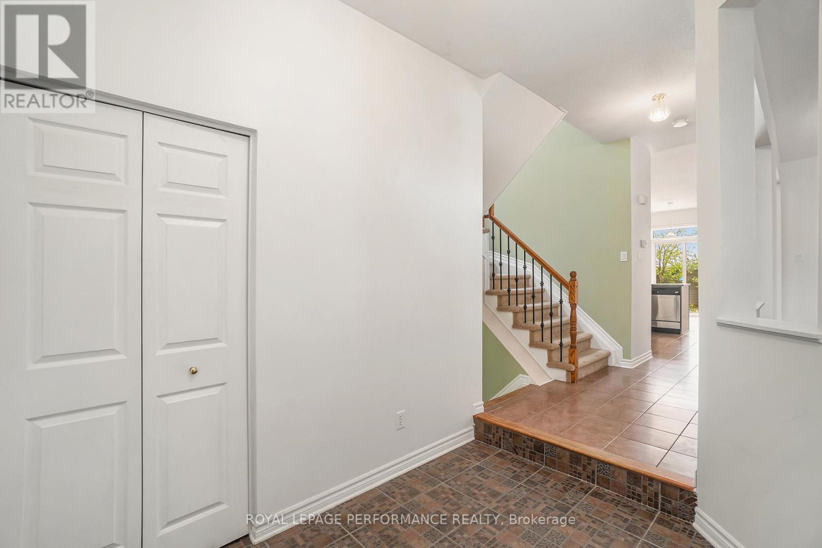 












270 TRAIL SIDE CIRCLE

,
Ottawa,




Ontario
K4A5B1

