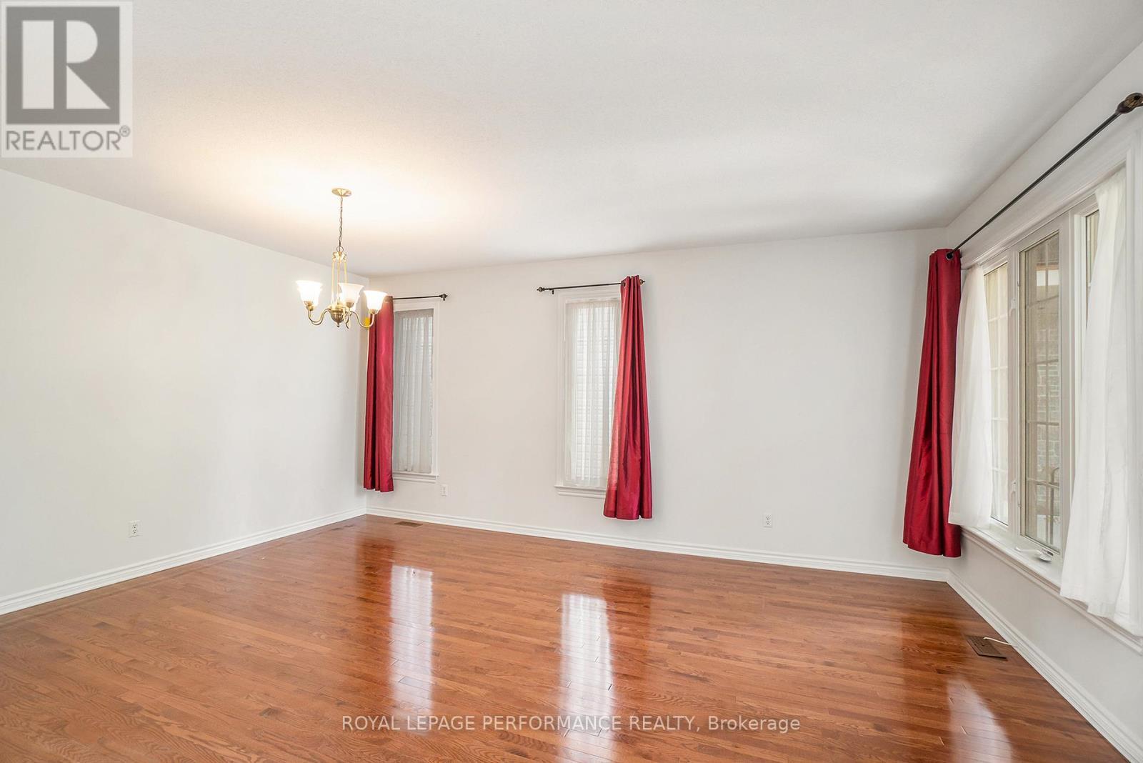 












270 TRAIL SIDE CIRCLE

,
Ottawa,




Ontario
K4A5B1

