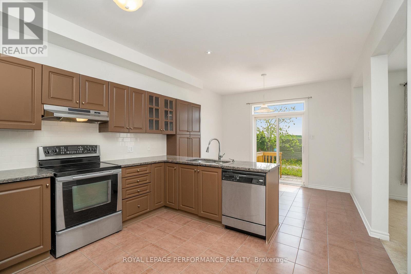 












270 TRAIL SIDE CIRCLE

,
Ottawa,




Ontario
K4A5B1

