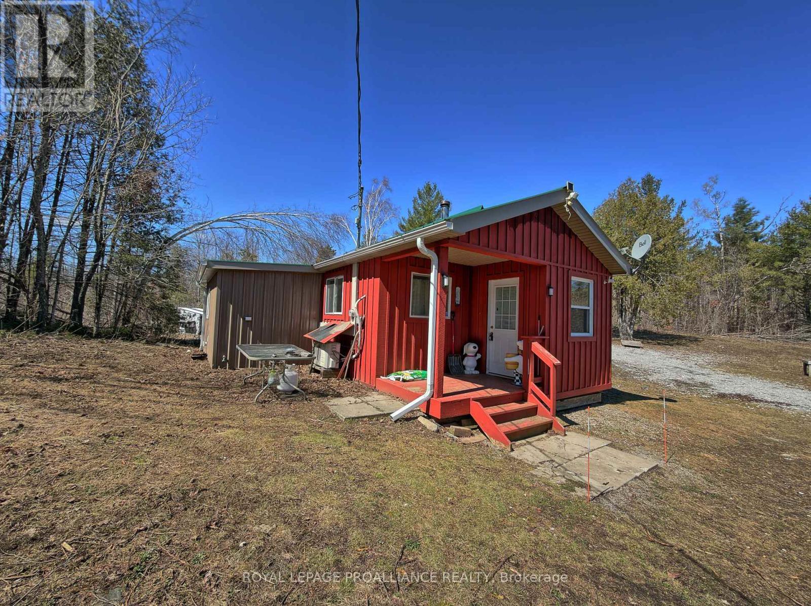 












812 CLEVELAND ROAD

,
Tudor and Cashel (Tudor Ward),




Ontario
K0K1Y0


