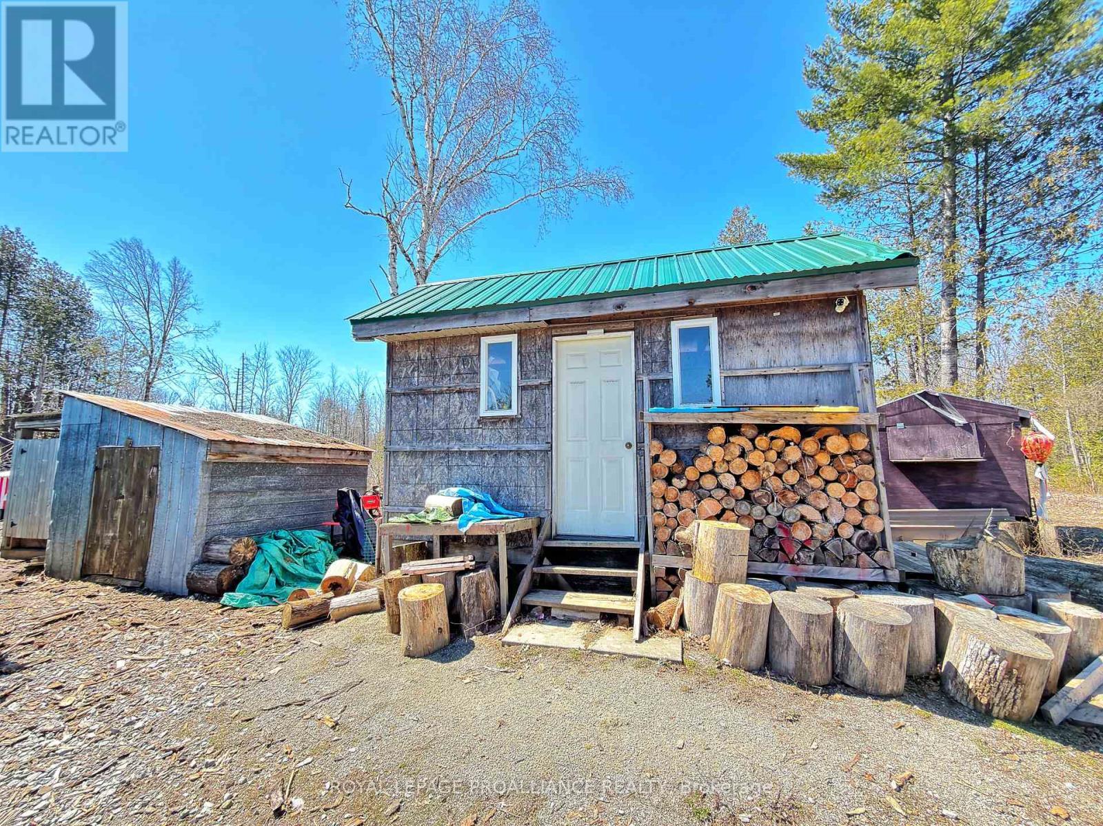 












812 CLEVELAND ROAD

,
Tudor and Cashel (Tudor Ward),




Ontario
K0K1Y0

