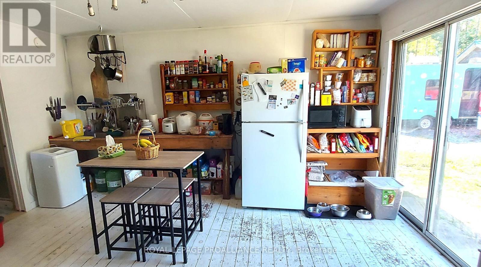 












812 CLEVELAND ROAD

,
Tudor and Cashel (Tudor Ward),




Ontario
K0K1Y0

