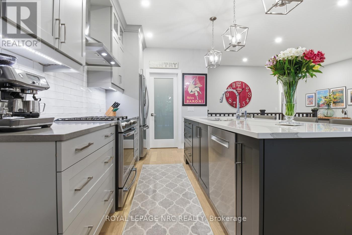 












14 - 30 POWER GLEN ROAD

,
St. Catharines (Rykert/Vansickle),







Ontario
L2R0E3

