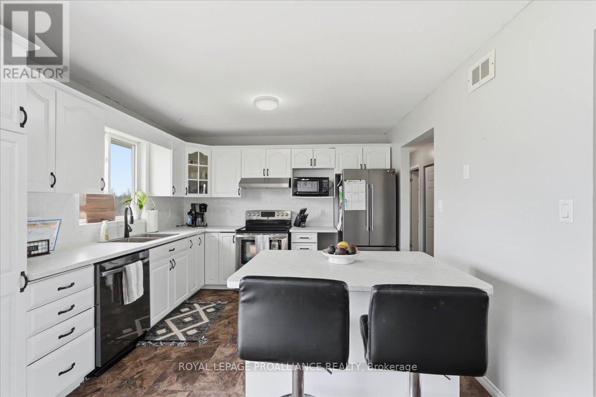 












1530 BLESSINGTON ROAD

,
Belleville (Thurlow Ward),




Ontario
K0K1V0

