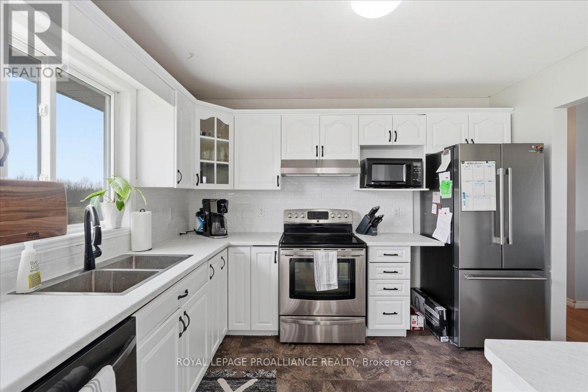 












1530 BLESSINGTON ROAD

,
Belleville (Thurlow Ward),




Ontario
K0K1V0

