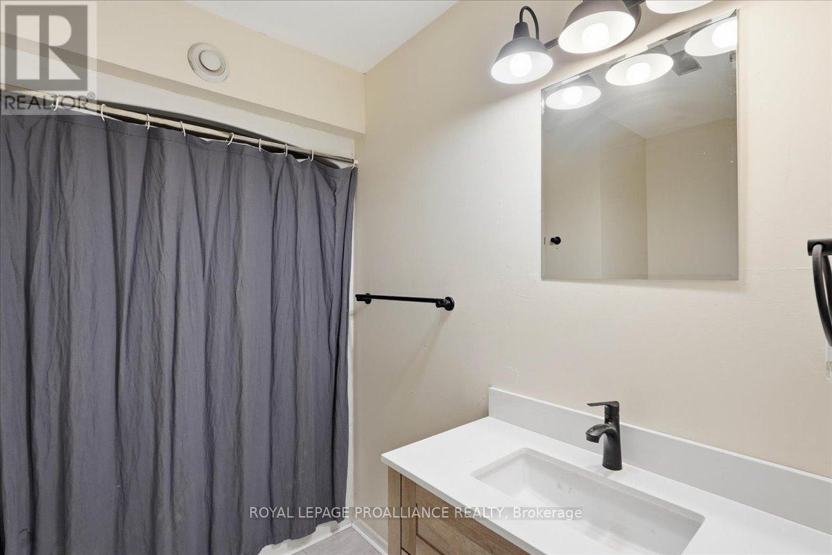 












1530 BLESSINGTON ROAD

,
Belleville (Thurlow Ward),




Ontario
K0K1V0

