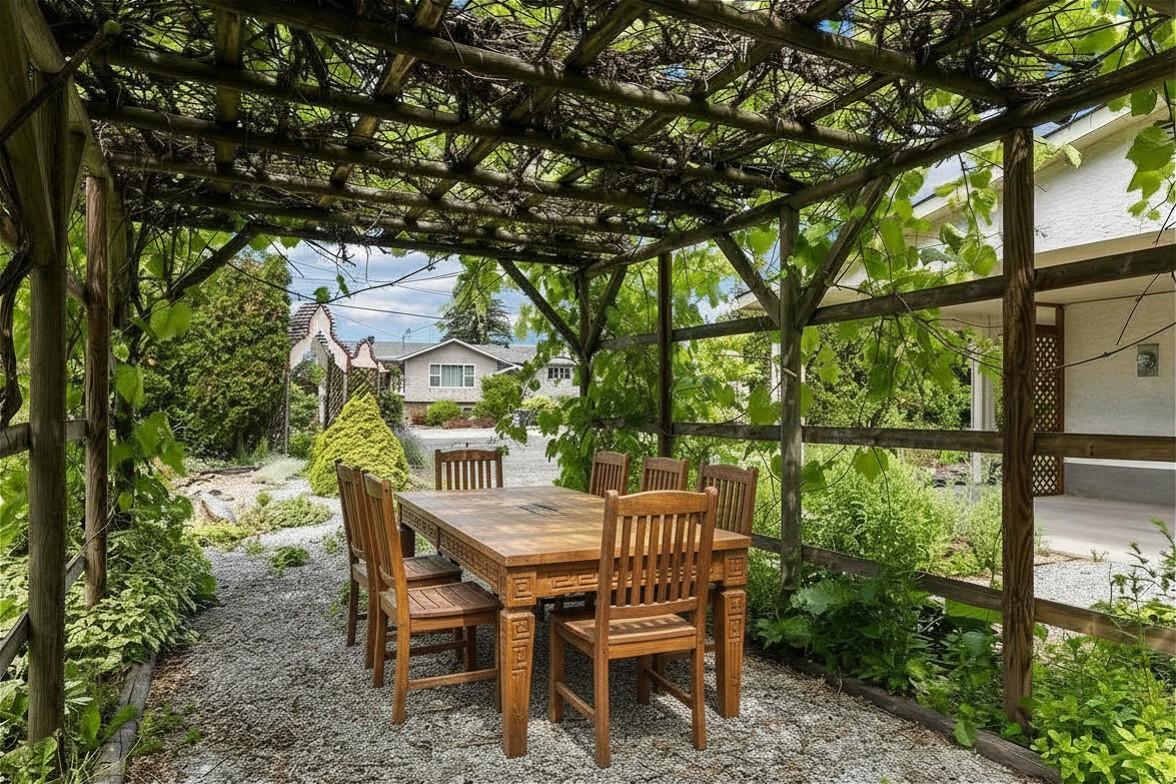 









2085


Ruby

Road,
Kelowna,




BC
V1W 4B9

