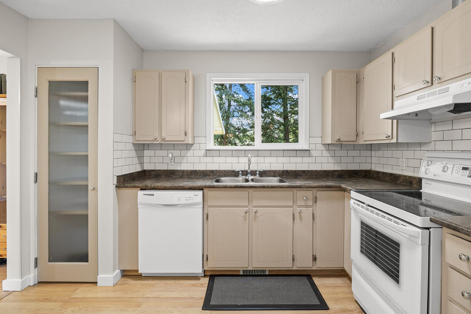 









2085


Ruby

Road,
Kelowna,




BC
V1W 4B9

