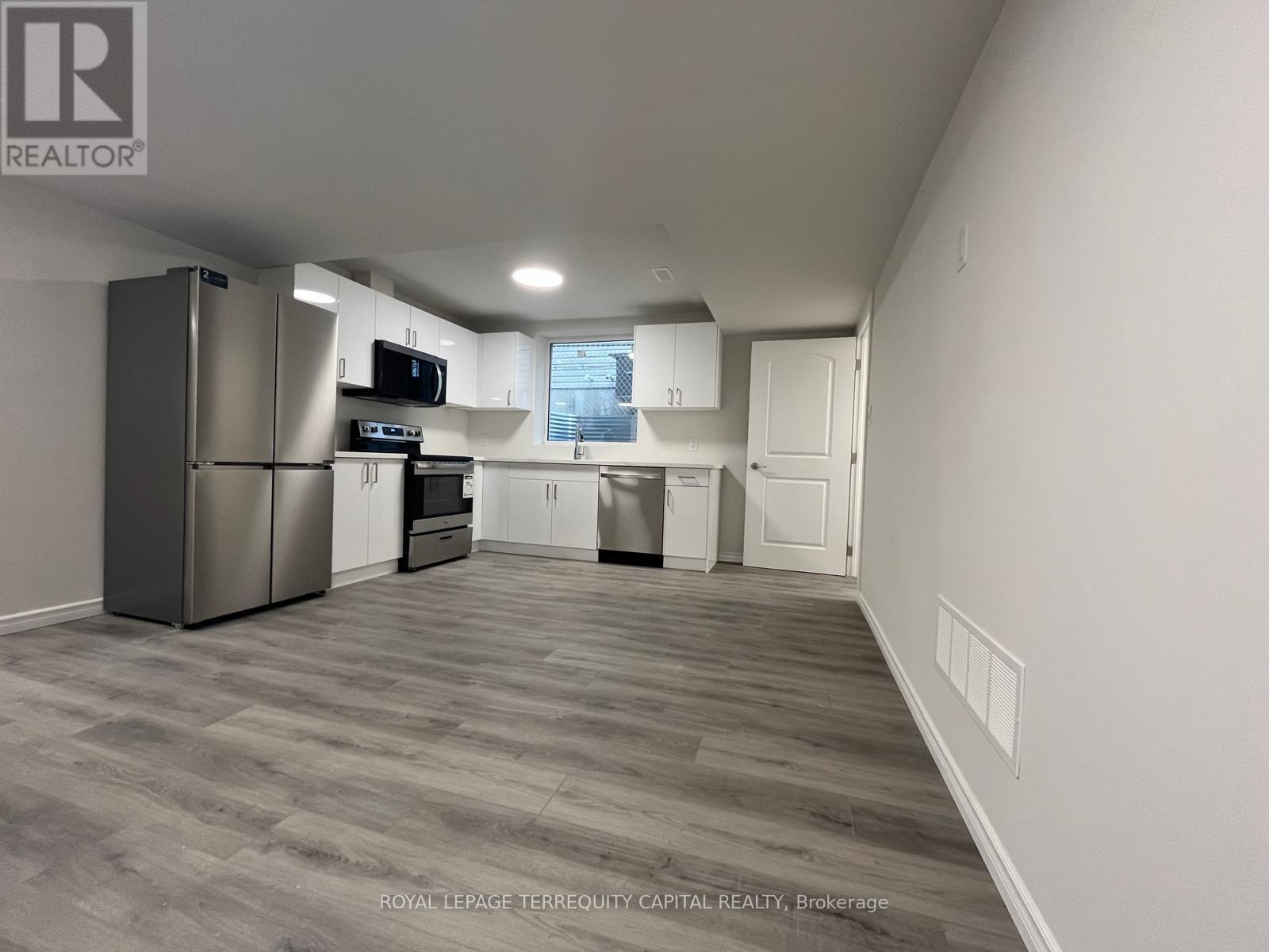 












2 - 1416 MAPLE ROAD

,
Innisfil,




Ontario
L9S1N1

