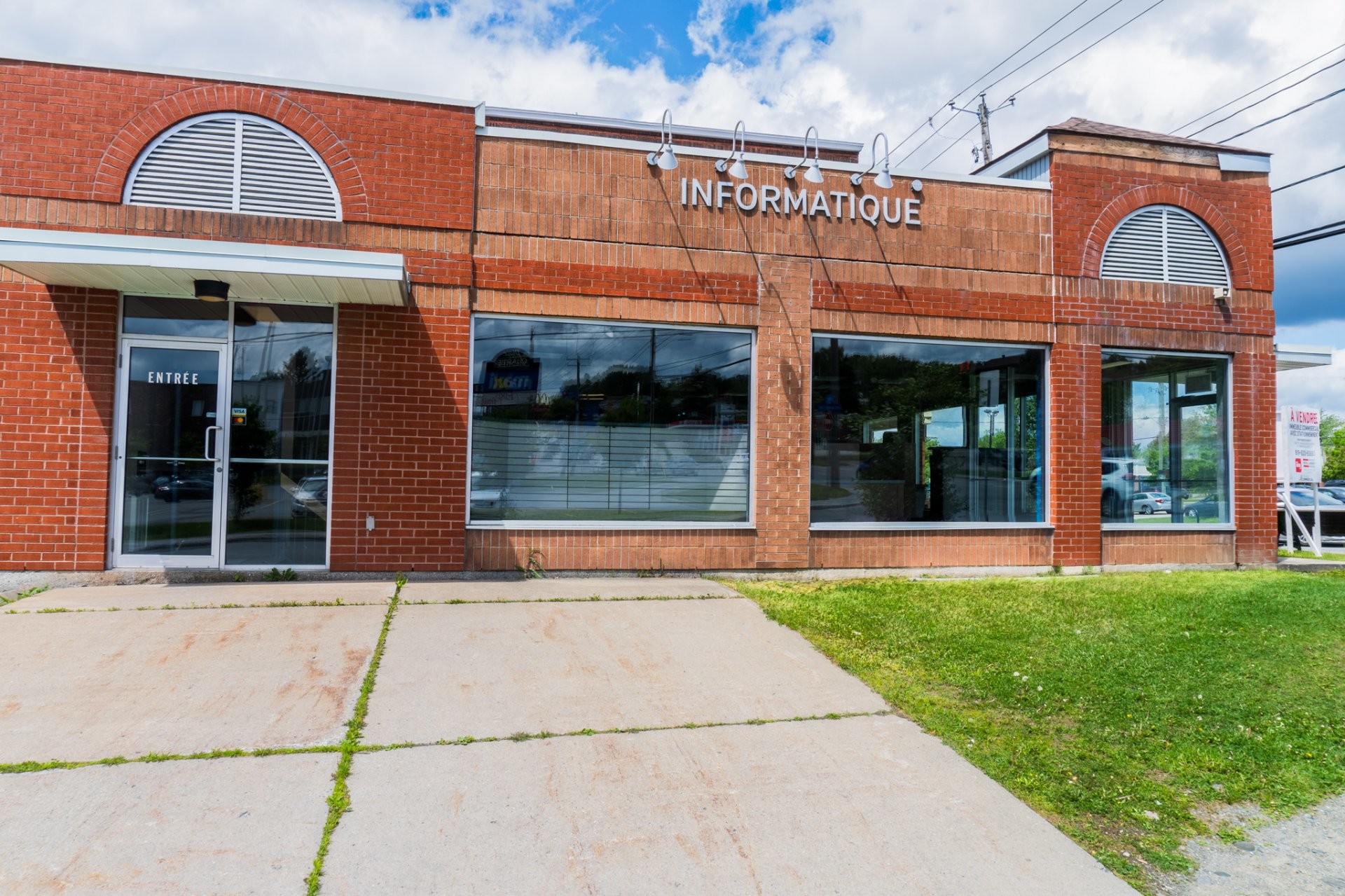 









786


Rue King E.

,
Sherbrooke (Fleurimont),




QC
J1G1C5


