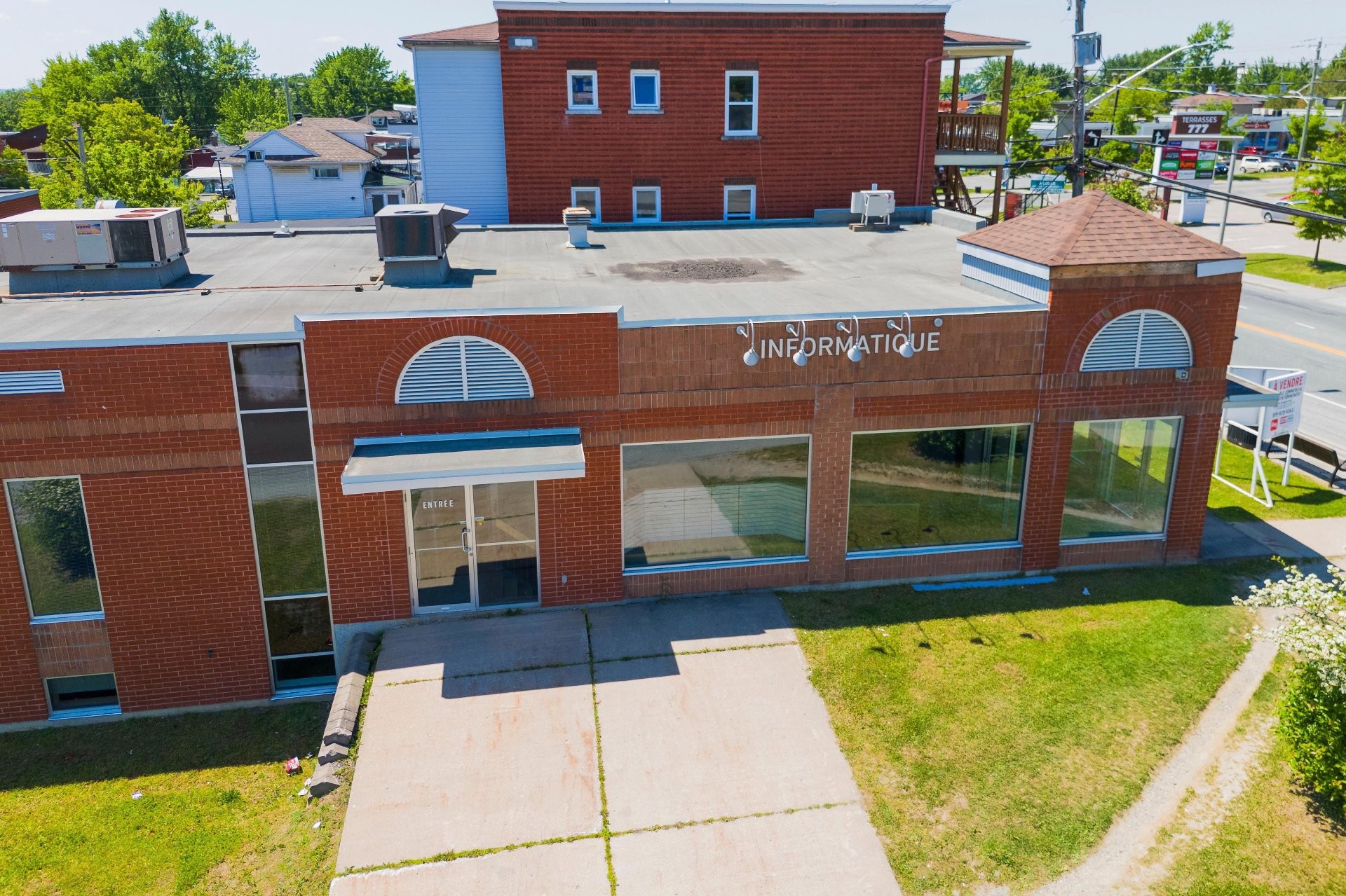 









786


Rue King E.

,
Sherbrooke (Fleurimont),




QC
J1G1C5

