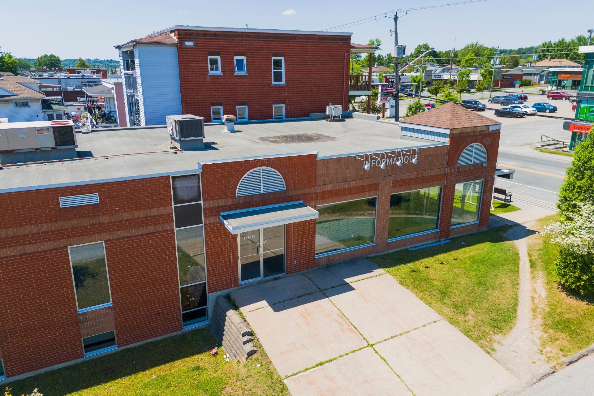 









786


Rue King E.

,
Sherbrooke (Fleurimont),




QC
J1G1C5


