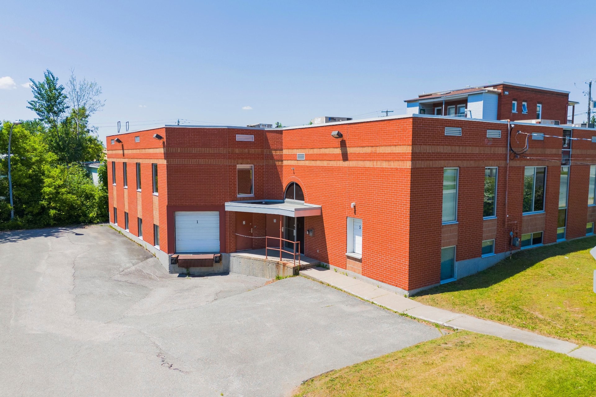 









786


Rue King E.

,
Sherbrooke (Fleurimont),




QC
J1G1C5

