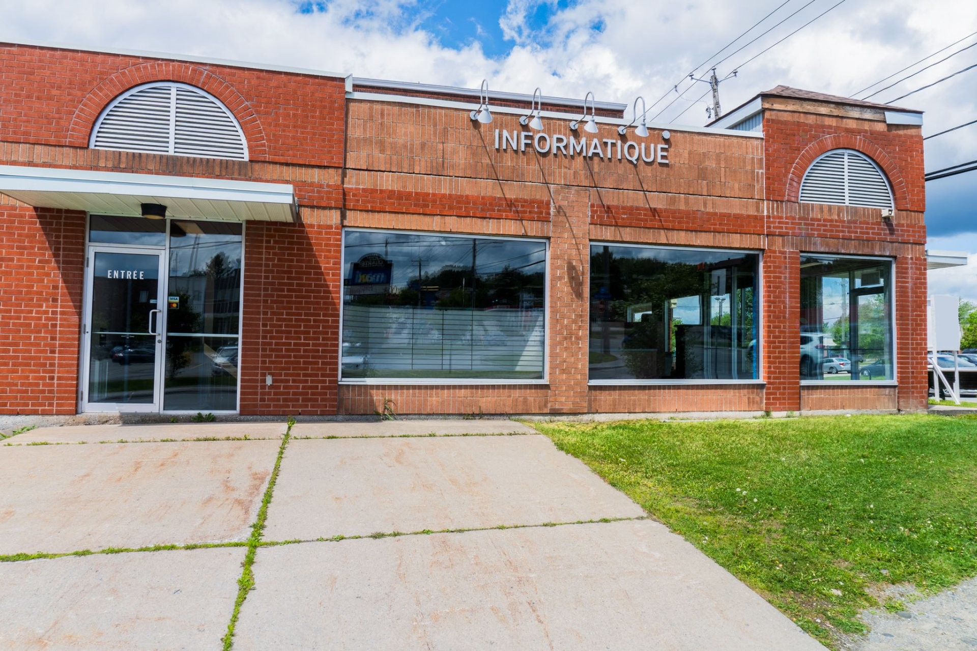 









786


Rue King E.

,
Sherbrooke (Fleurimont),




QC
J1G1C5

