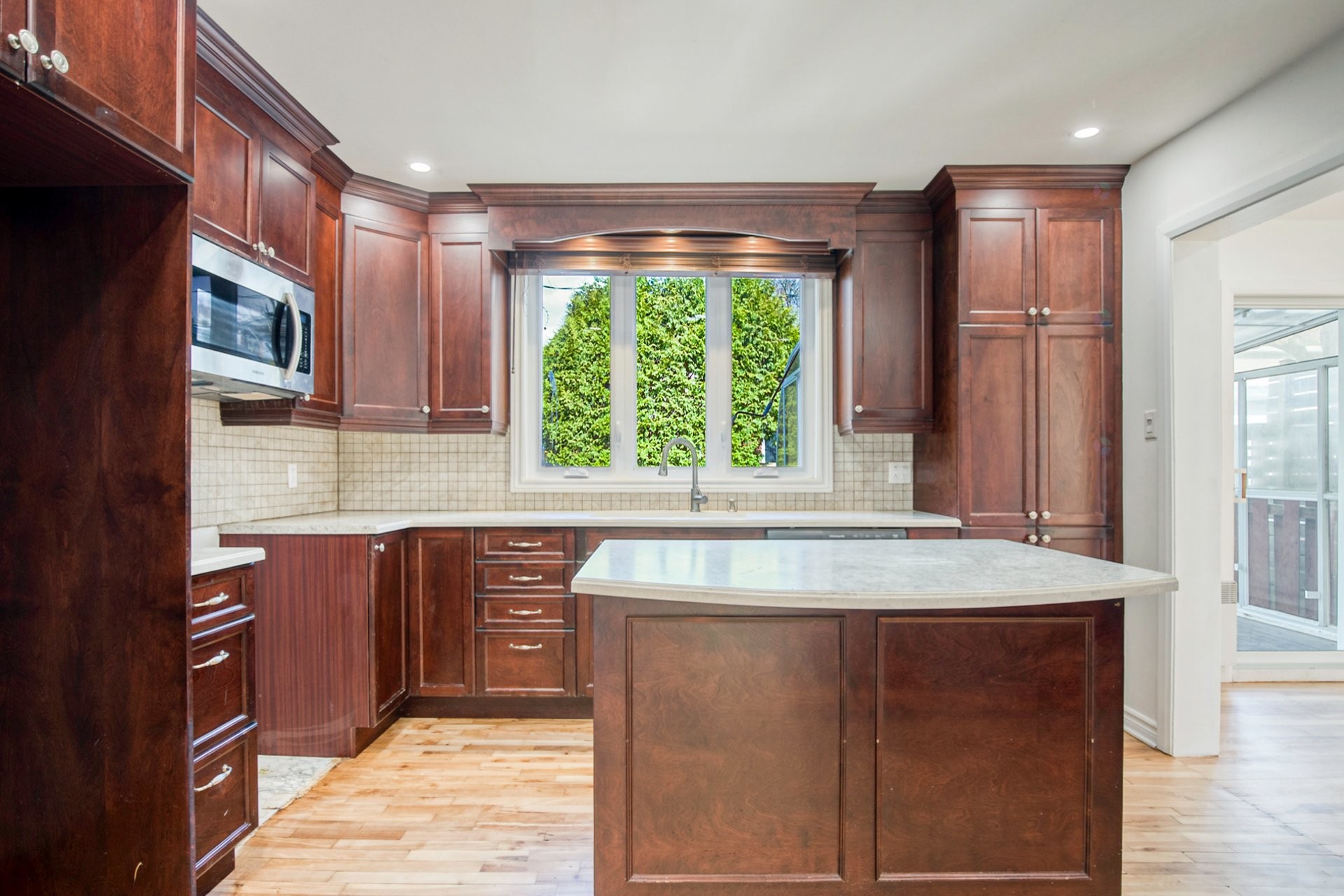 









45


Rue Staveley

,
Saint-Bruno-de-Montarville,




QC
J3V1M5

