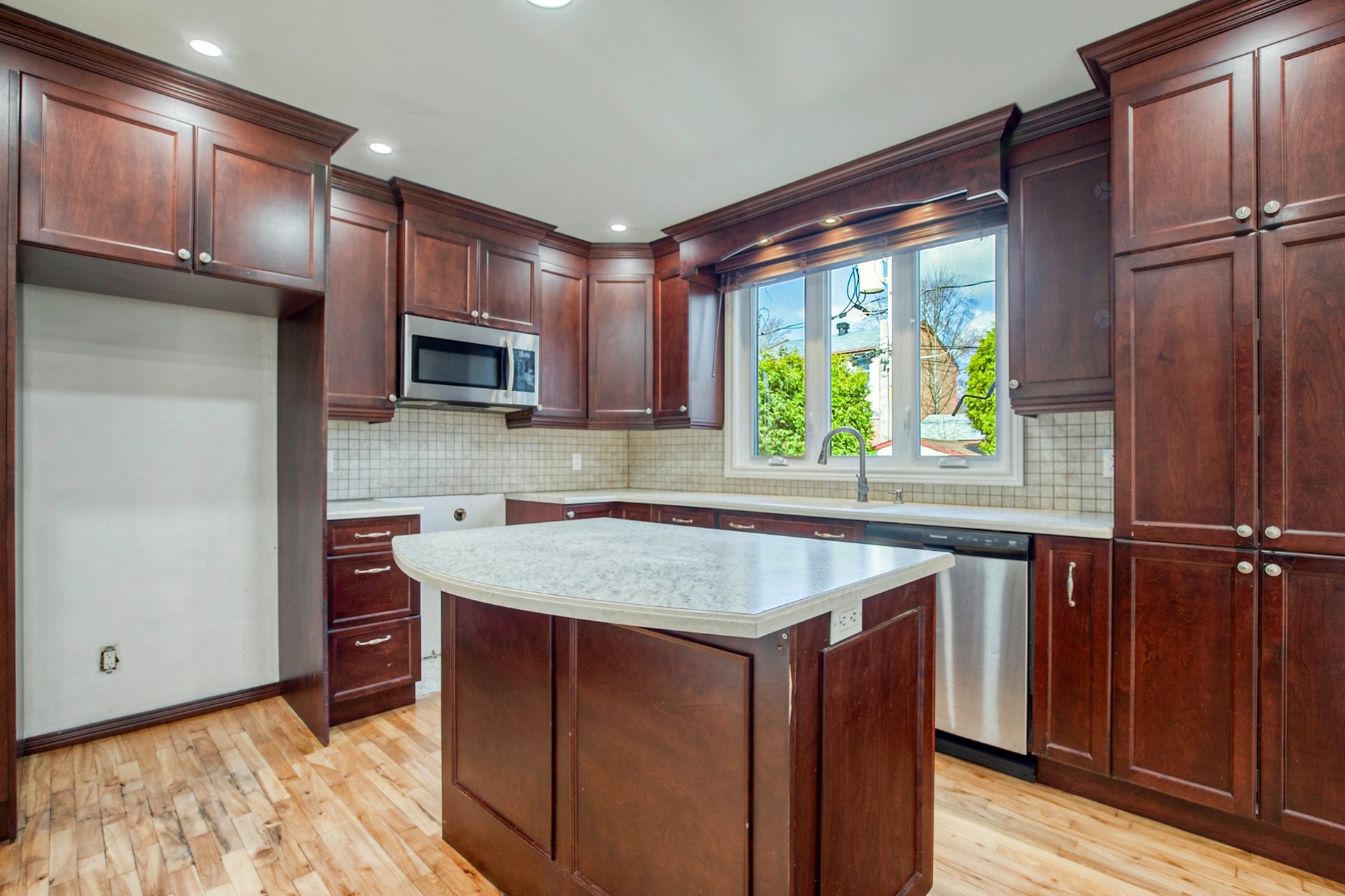 









45


Rue Staveley

,
Saint-Bruno-de-Montarville,




QC
J3V1M5

