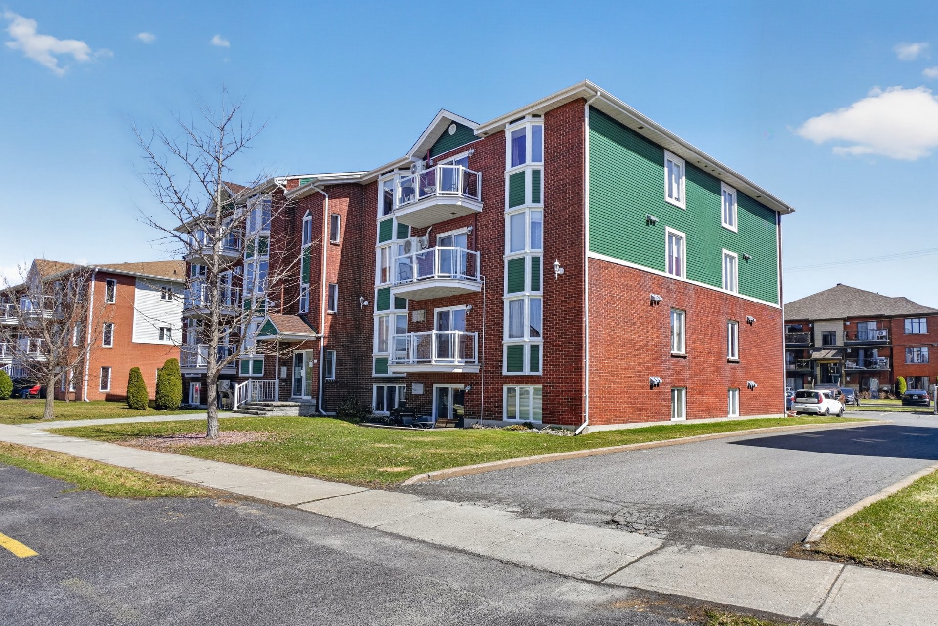 









2325


Boul. Jacques-Marcil

, 302,
Longueuil (Saint-Hubert),




QC
J3Y9C2


