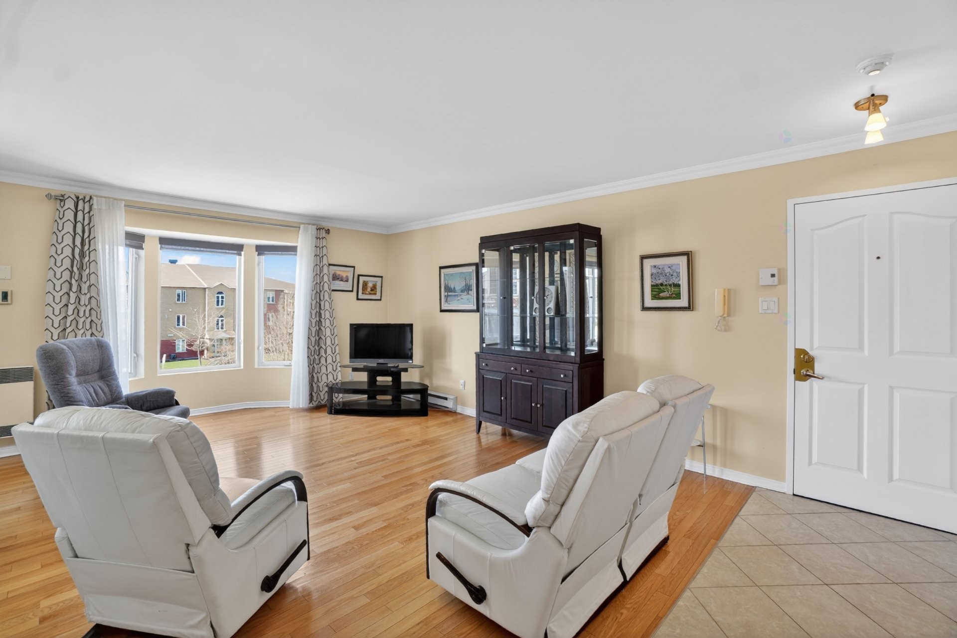 









2325


Boul. Jacques-Marcil

, 302,
Longueuil (Saint-Hubert),




QC
J3Y9C2

