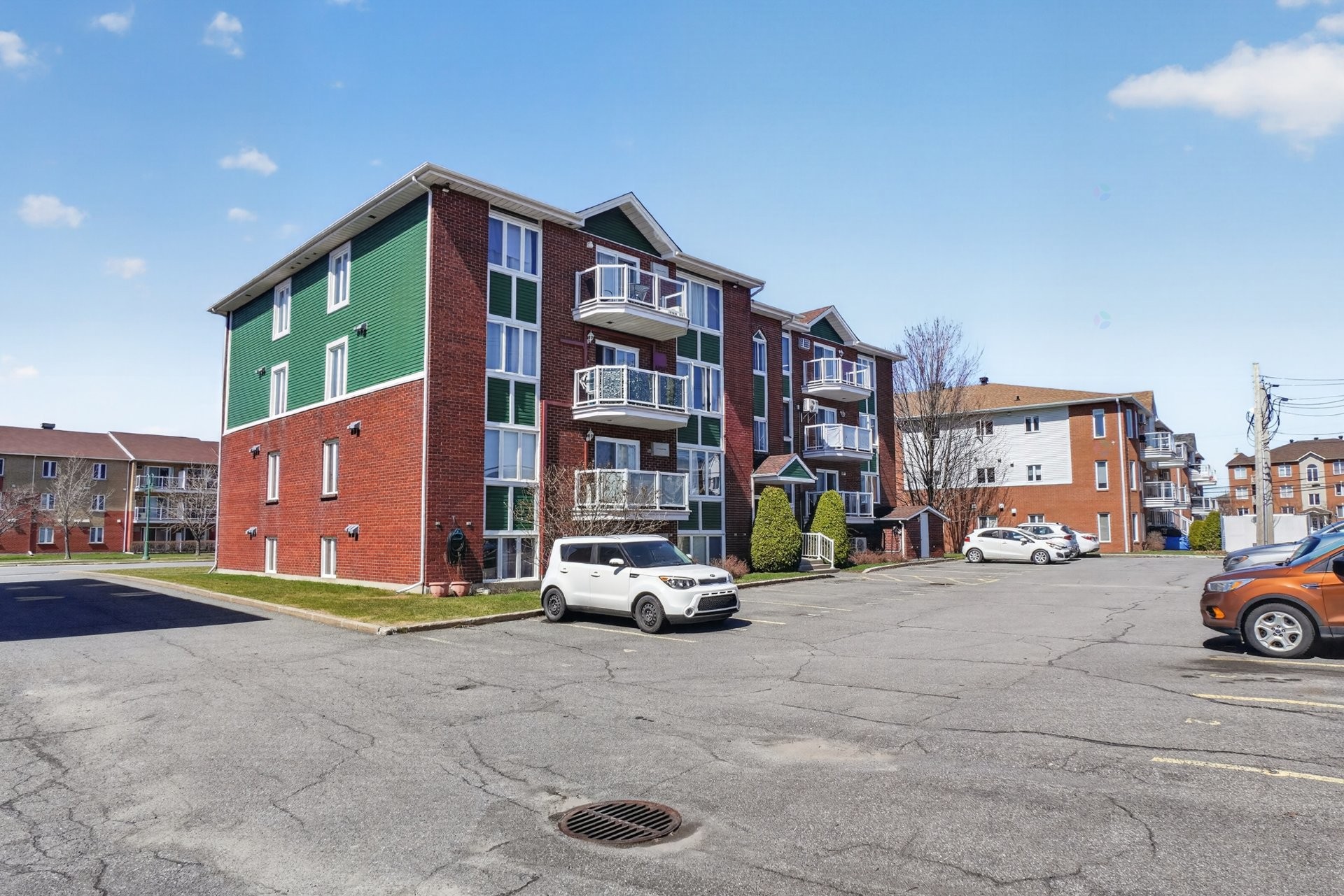 









2325


Boul. Jacques-Marcil

, 302,
Longueuil (Saint-Hubert),




QC
J3Y9C2

