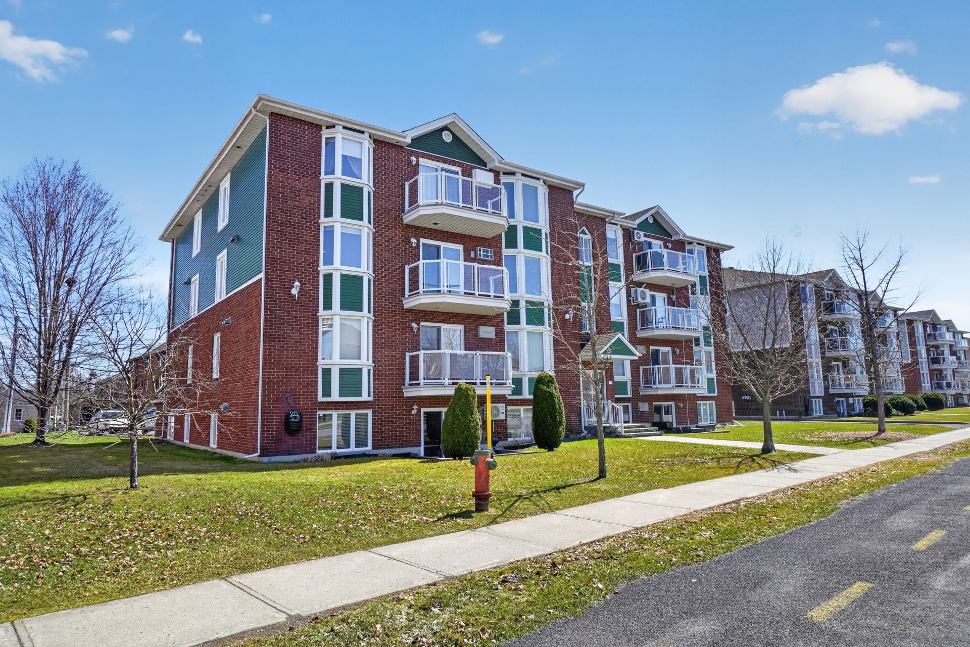 









2325


Boul. Jacques-Marcil

, 302,
Longueuil (Saint-Hubert),




QC
J3Y9C2

