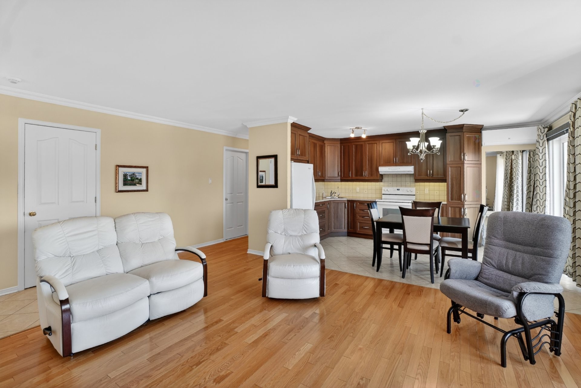 









2325


Boul. Jacques-Marcil

, 302,
Longueuil (Saint-Hubert),




QC
J3Y9C2

