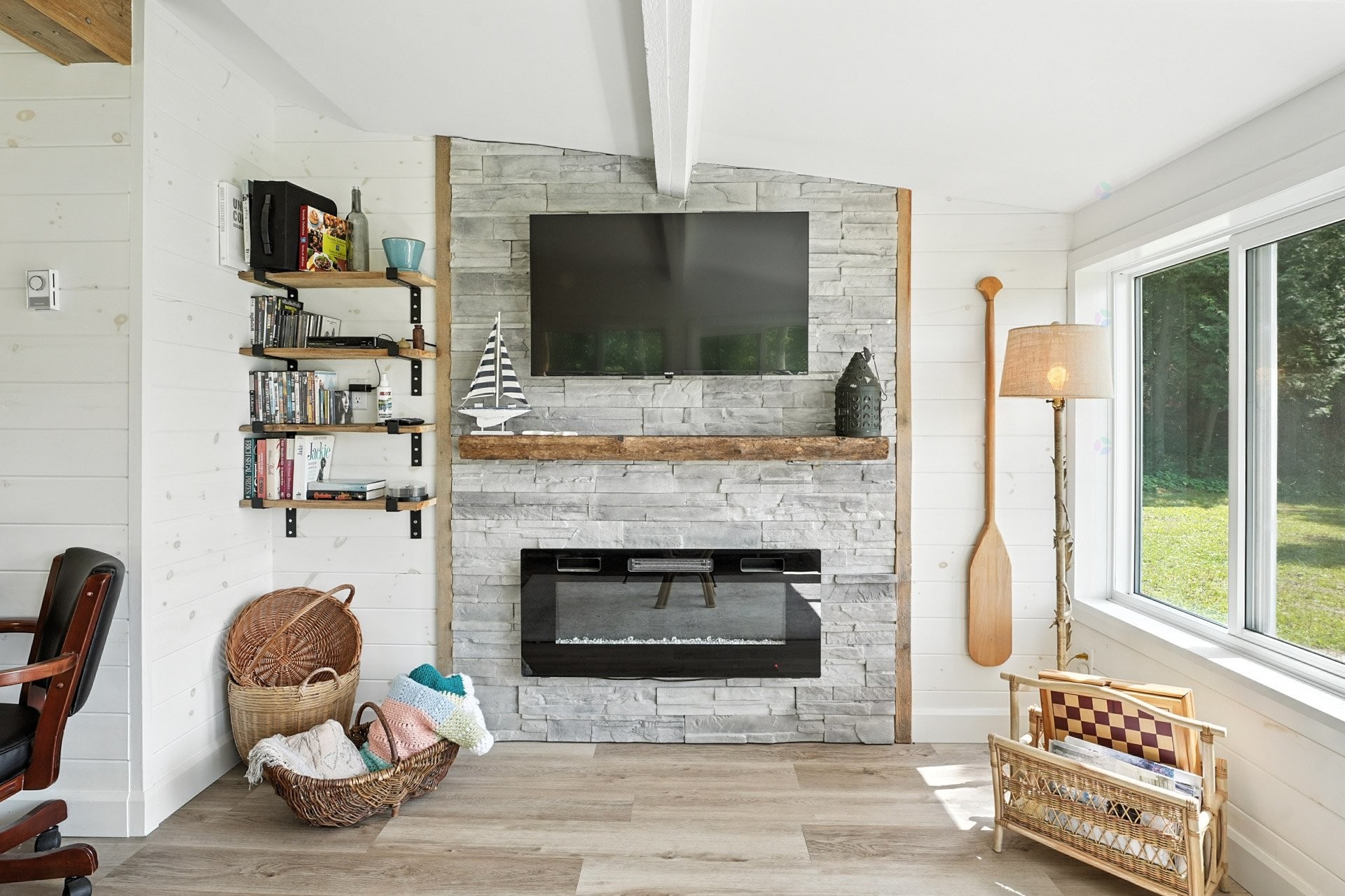 









86


Ch. du Lac-Michel

,
Sainte-Thérèse-de-la-Gatineau,




QC
J0X2X0

