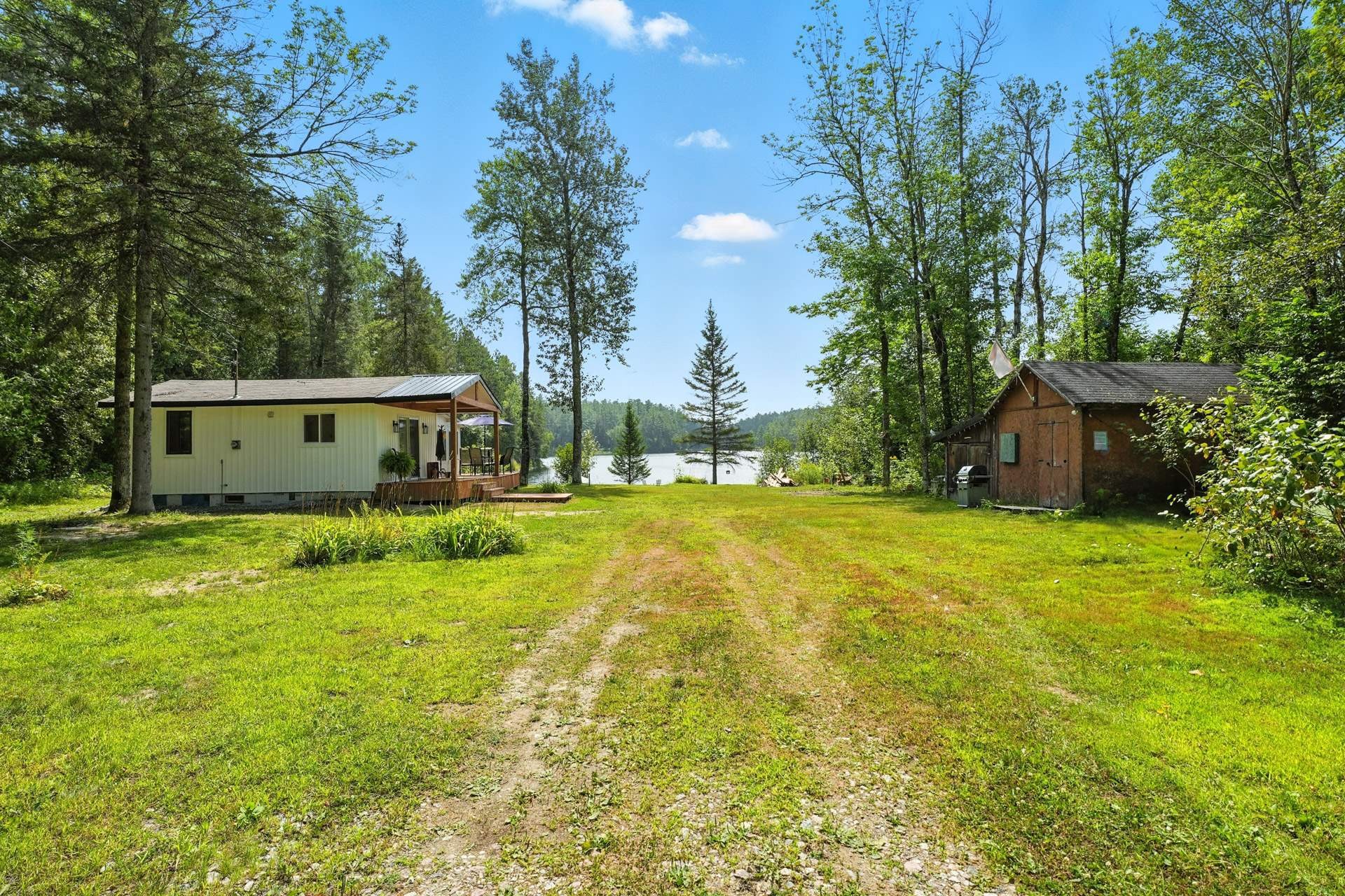 









86


Ch. du Lac-Michel

,
Sainte-Thérèse-de-la-Gatineau,




QC
J0X2X0

