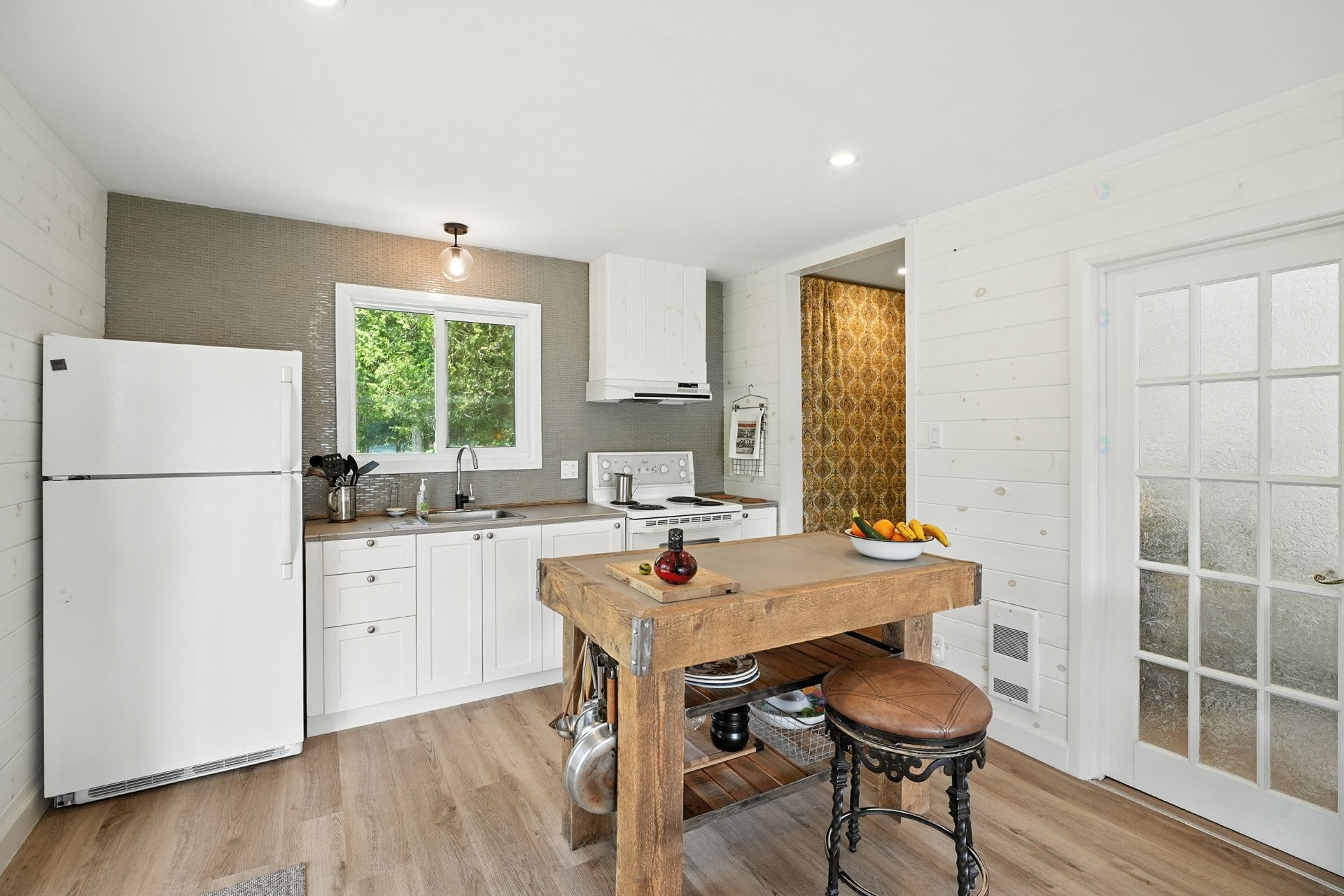 









86


Ch. du Lac-Michel

,
Sainte-Thérèse-de-la-Gatineau,




QC
J0X2X0

