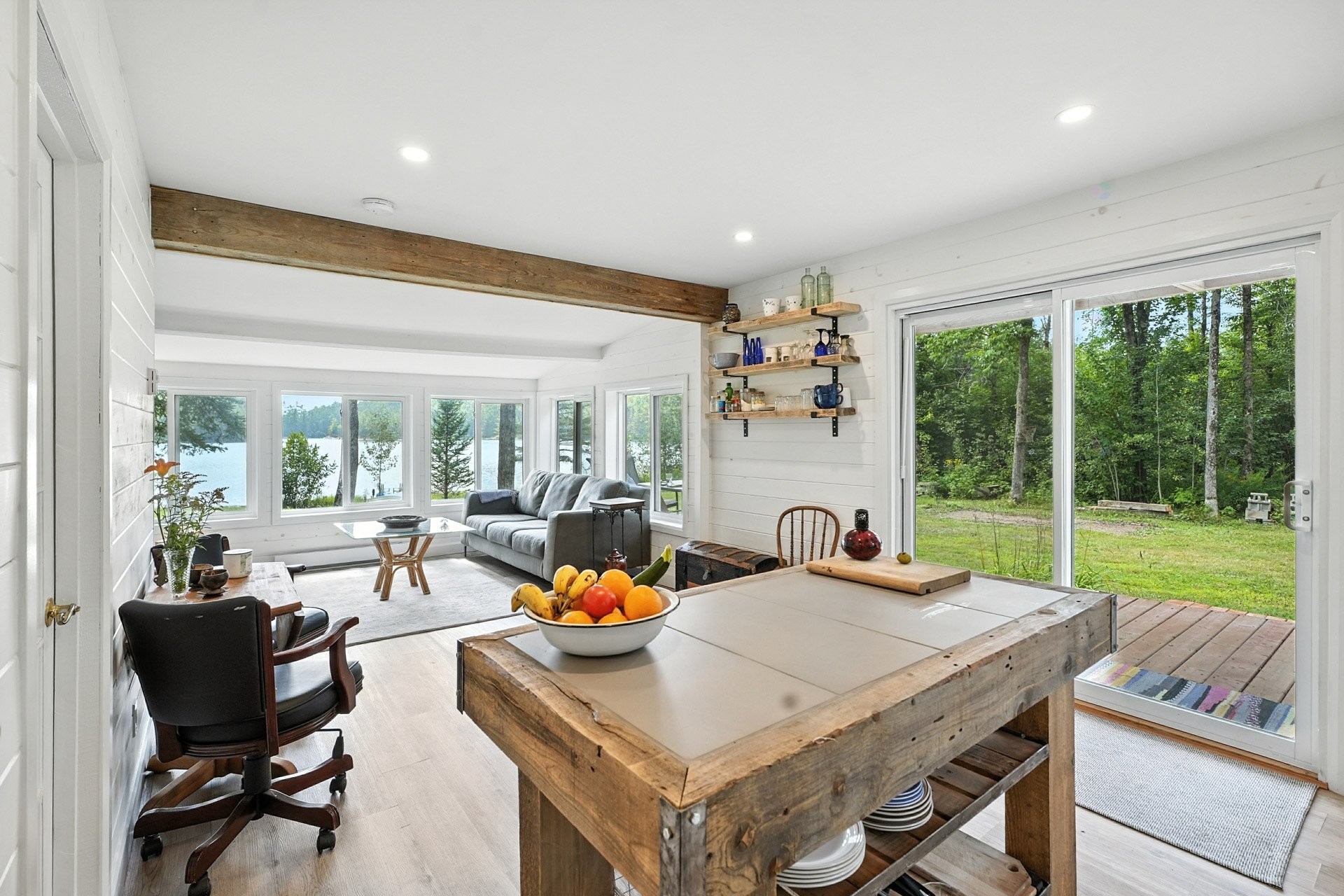 









86


Ch. du Lac-Michel

,
Sainte-Thérèse-de-la-Gatineau,




QC
J0X2X0

