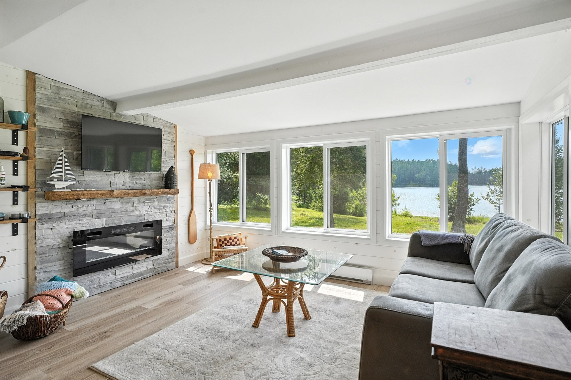 









86


Ch. du Lac-Michel

,
Sainte-Thérèse-de-la-Gatineau,




QC
J0X2X0

