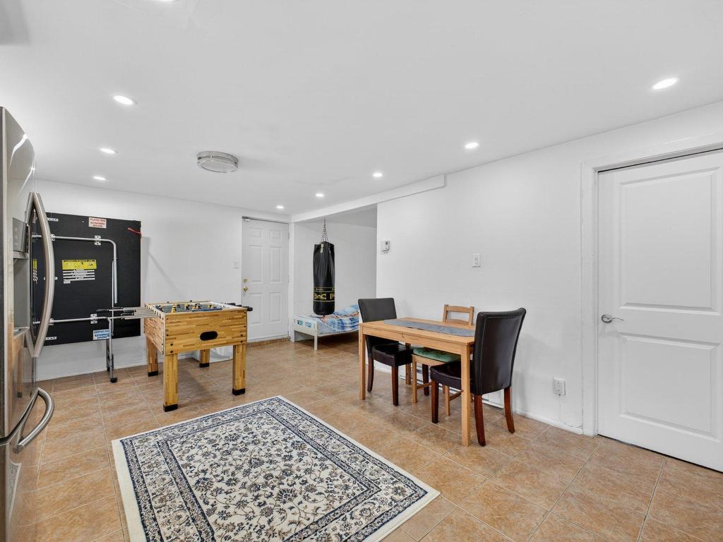 









960

 - 960A


14e Avenue

,
Fabreville (Laval),




QC
H7R4N8

