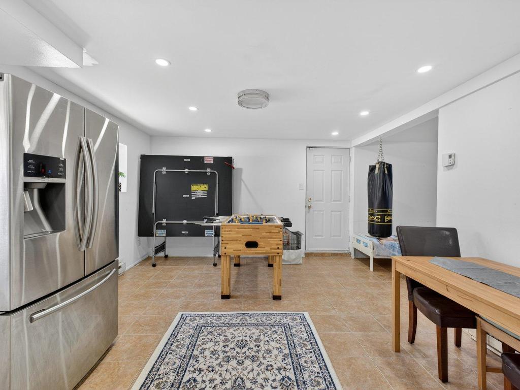 









960

 - 960A


14e Avenue

,
Fabreville (Laval),




QC
H7R4N8

