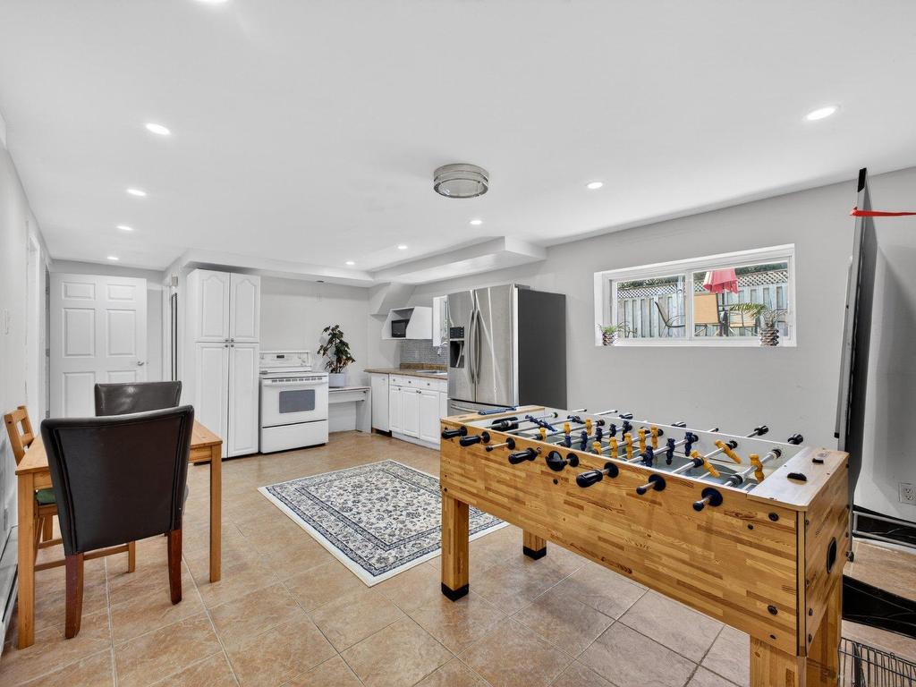 









960

 - 960A


14e Avenue

,
Fabreville (Laval),




QC
H7R4N8


