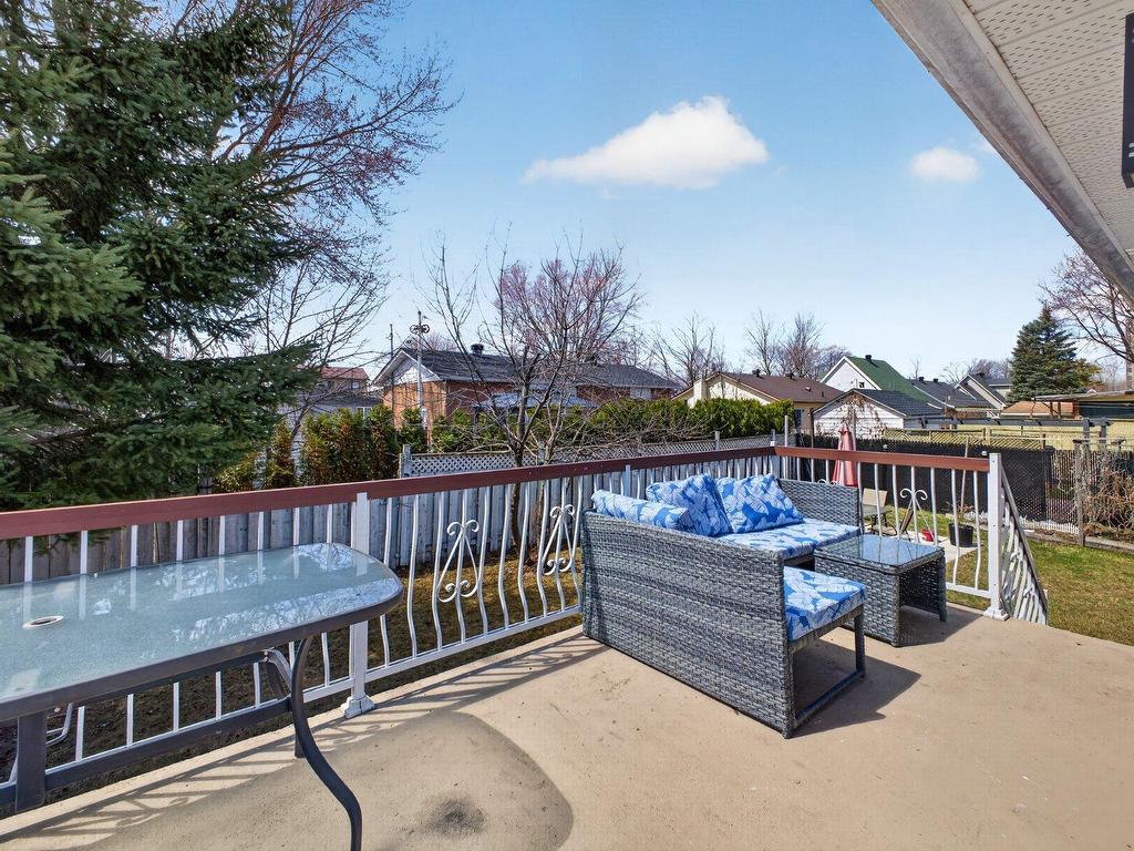 









960

 - 960A


14e Avenue

,
Fabreville (Laval),




QC
H7R4N8

