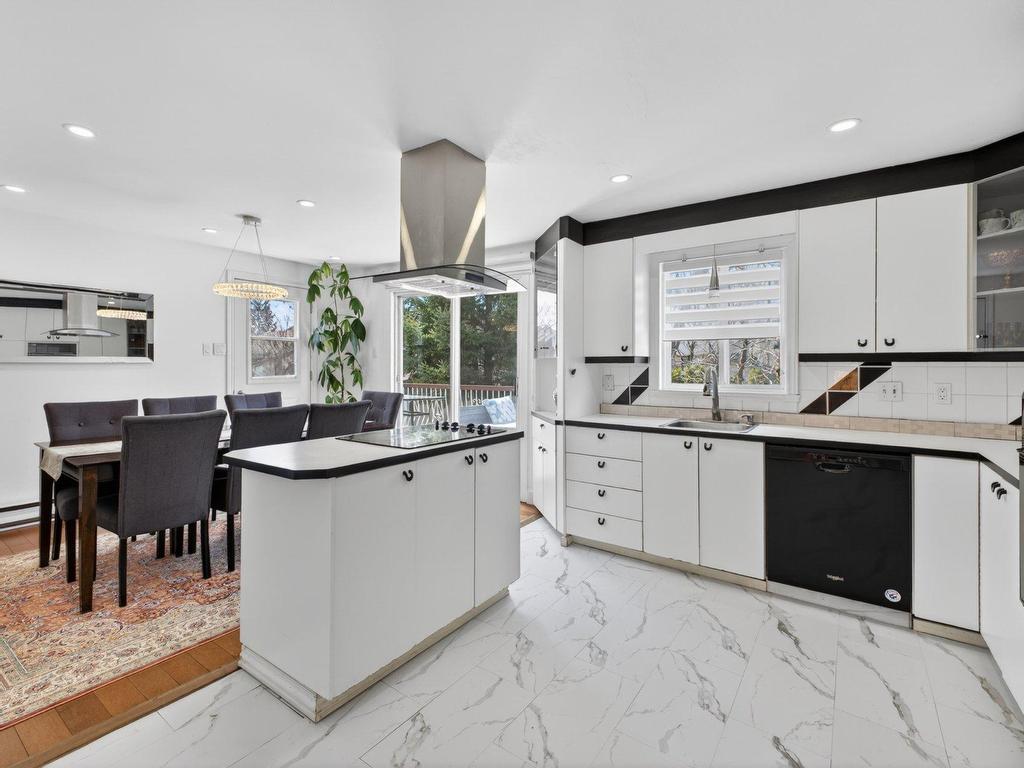 









960

 - 960A


14e Avenue

,
Fabreville (Laval),




QC
H7R4N8

