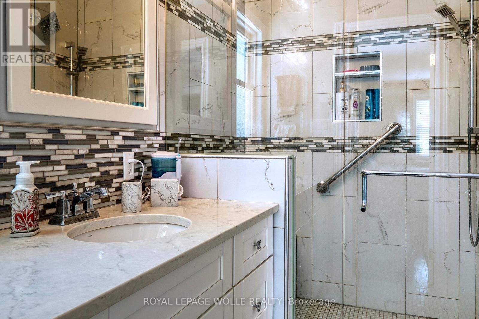 












108 QUEENSWAY DRIVE

,
Woolwich,




Ontario
N0B2N0

