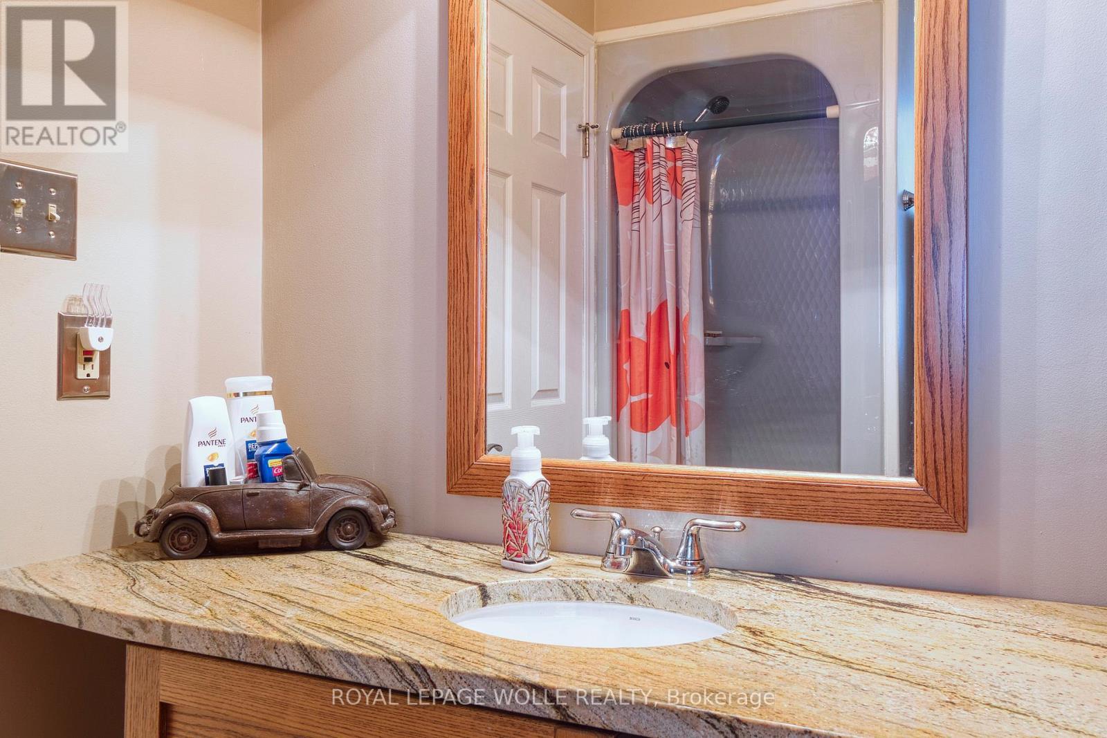 












108 QUEENSWAY DRIVE

,
Woolwich,




Ontario
N0B2N0

