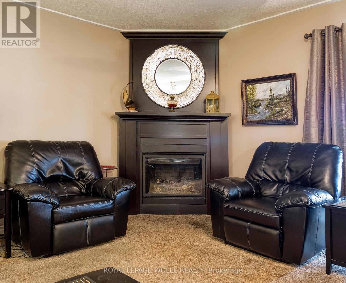












108 QUEENSWAY DRIVE

,
Woolwich,




Ontario
N0B2N0

