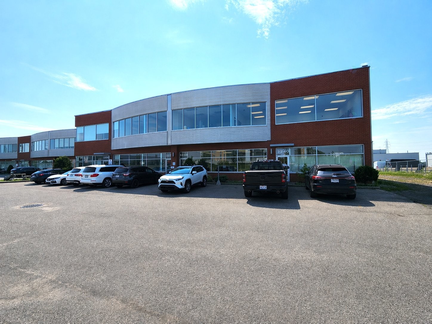 









3210


Av. Jacques-Bureau

, 200,
Laval (Chomedey),




QC
H7P0A9

