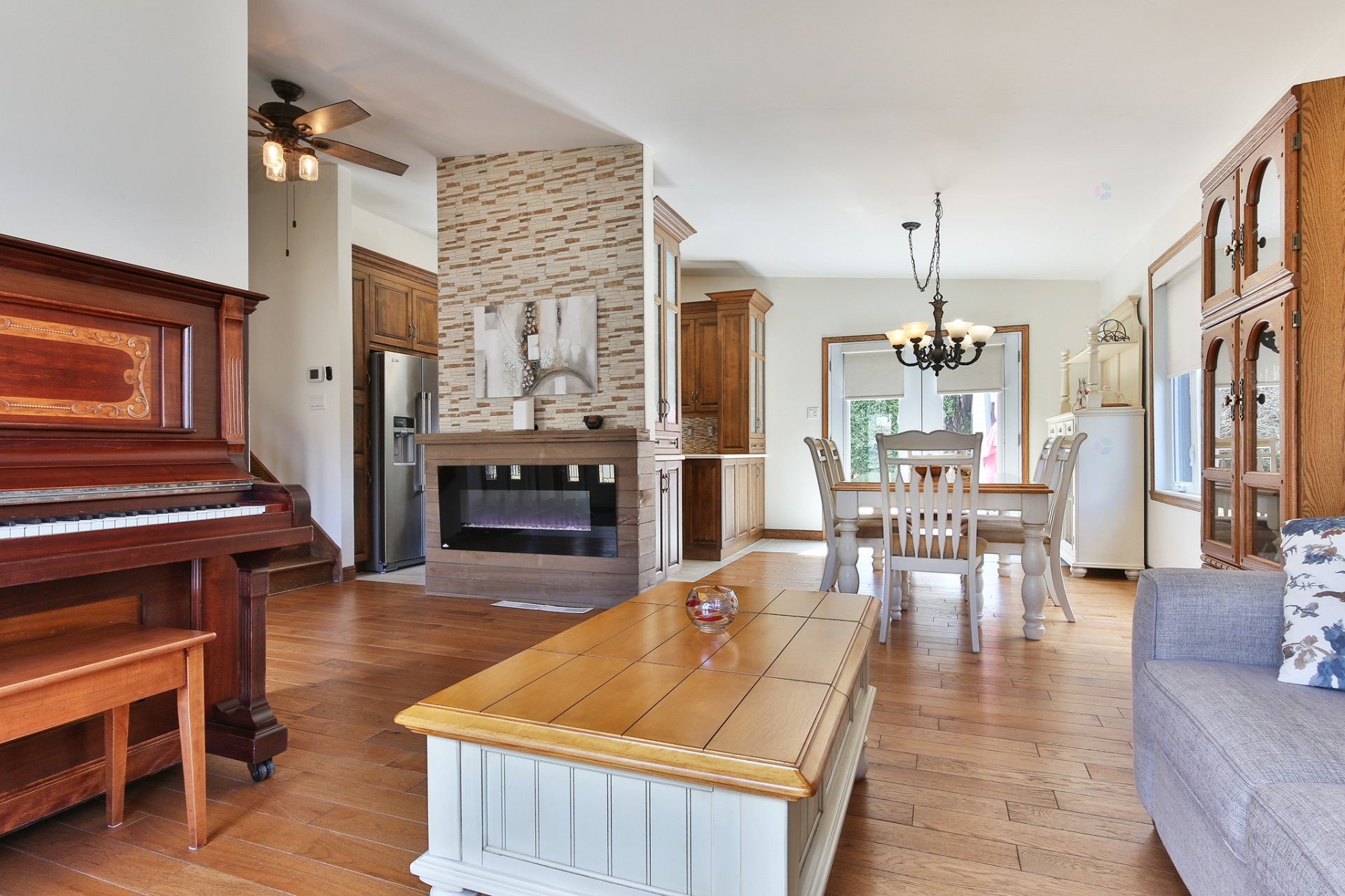 









37


Rue des Roses

,
Saint-Jean-sur-Richelieu,




QC
J2W1R1

