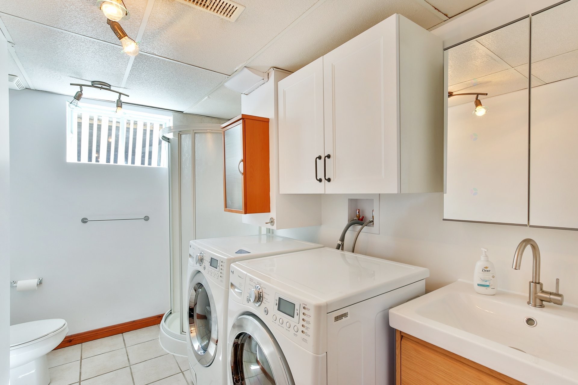 









37


Rue des Roses

,
Saint-Jean-sur-Richelieu,




QC
J2W1R1

