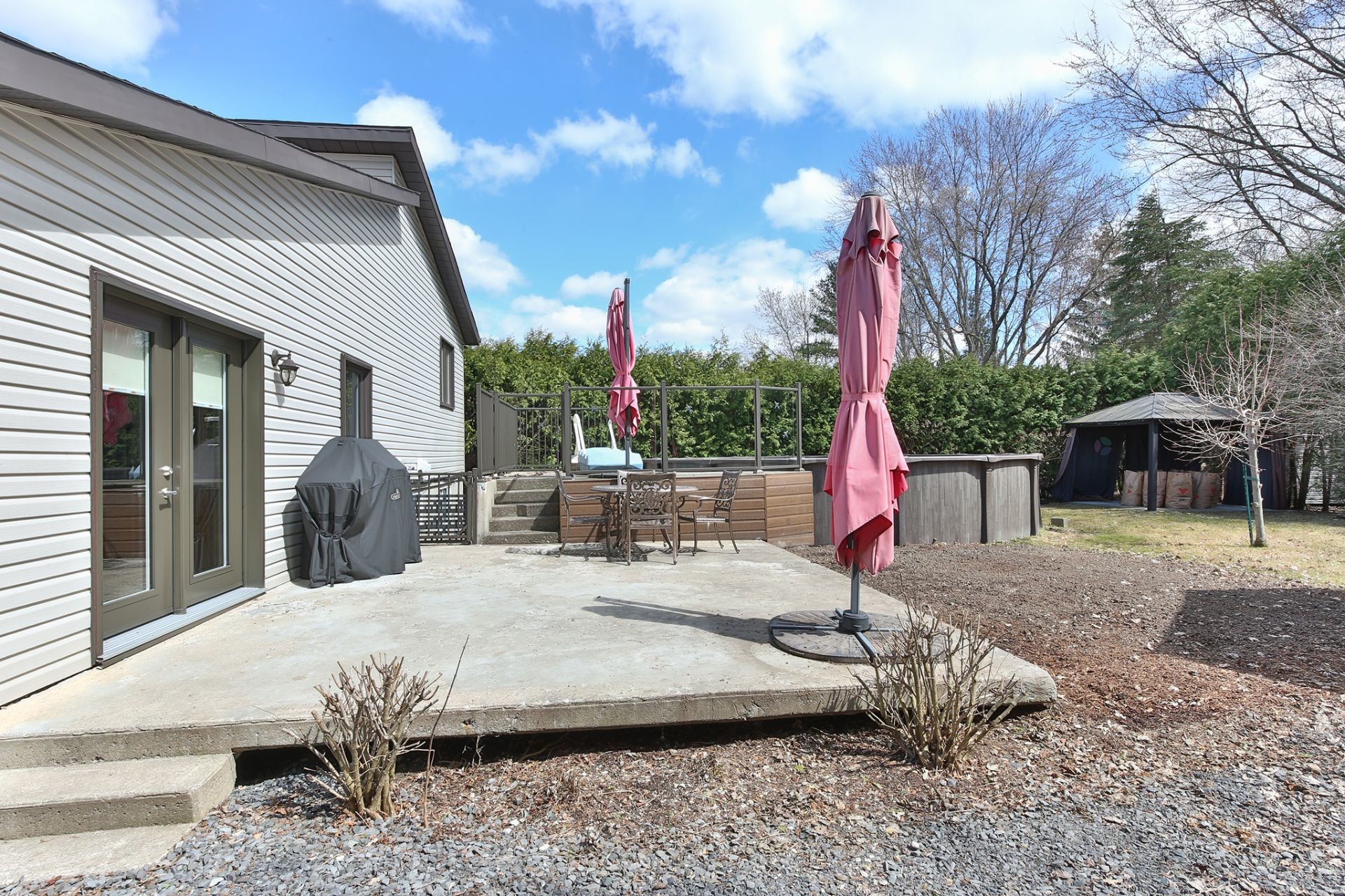 









37


Rue des Roses

,
Saint-Jean-sur-Richelieu,




QC
J2W1R1

