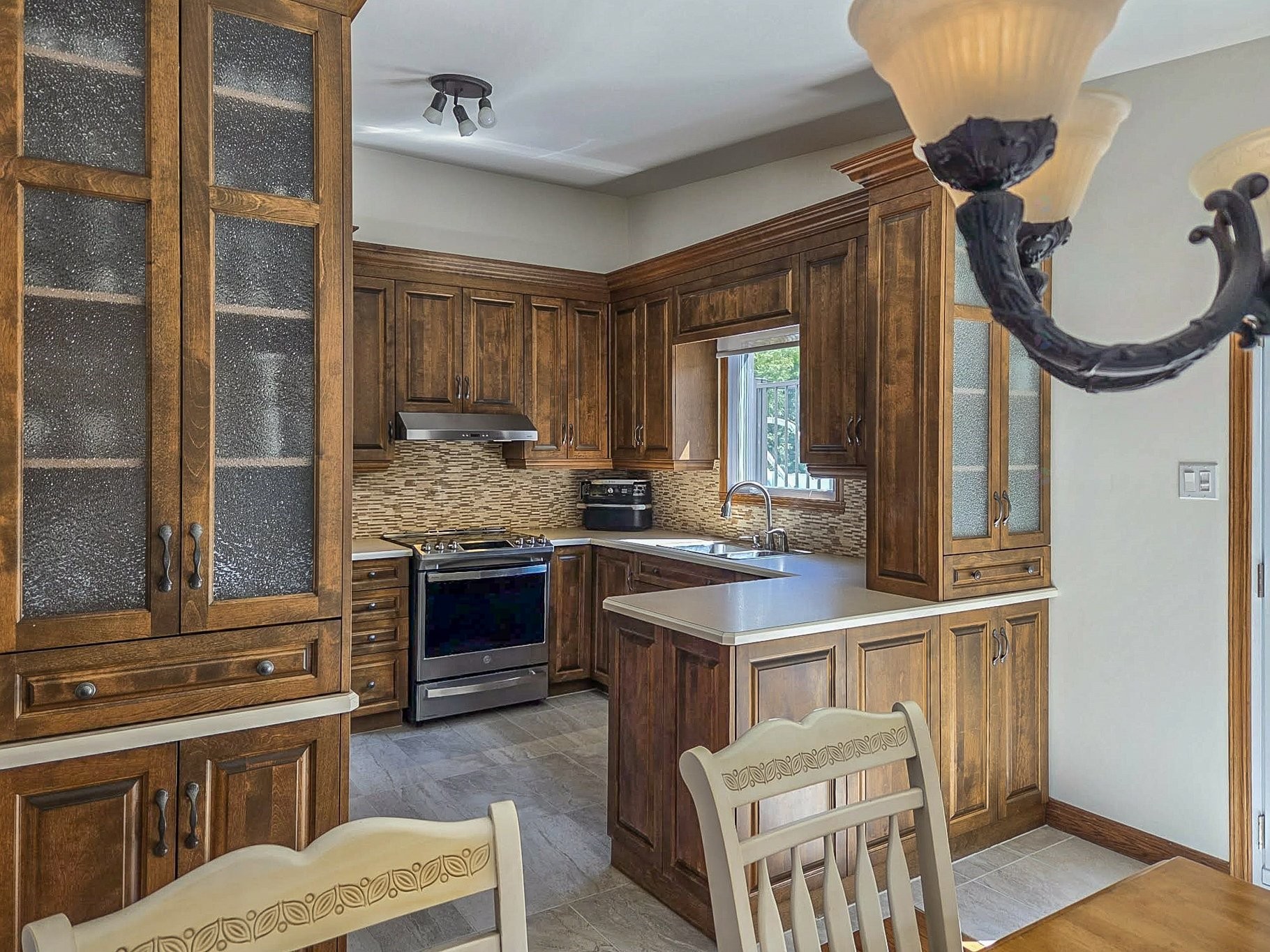 









37


Rue des Roses

,
Saint-Jean-sur-Richelieu,




QC
J2W1R1

