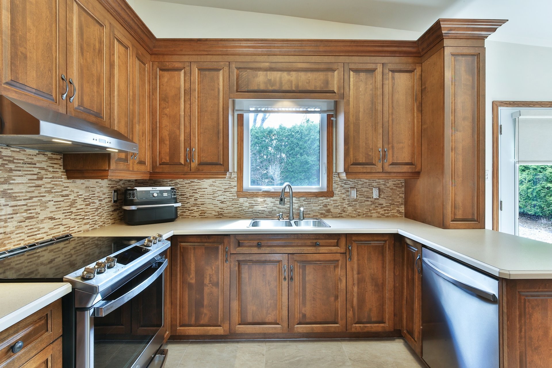 









37


Rue des Roses

,
Saint-Jean-sur-Richelieu,




QC
J2W1R1

